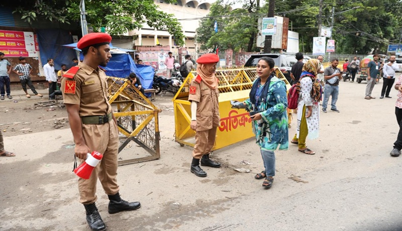 উৎসবমুখর পরিবেশে ডাকসুর ভোটগ্রহণ শুরু 1
