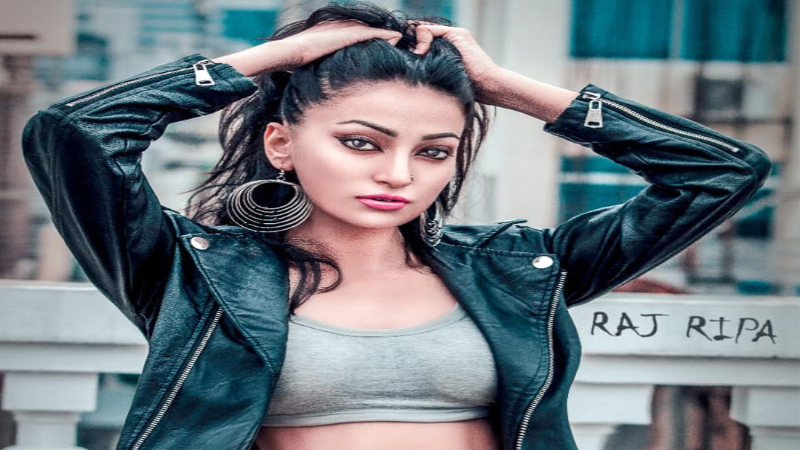 পরিচালকের হুমকি নায়িকা রাজ রিপাকে 1