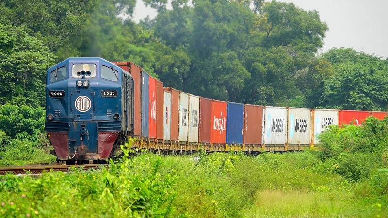 ট্রেন সল্পতায় চট্টগ্রাম বন্দরে আটকে আছে দেড় হাজার কনটেইনার পণ্য 1