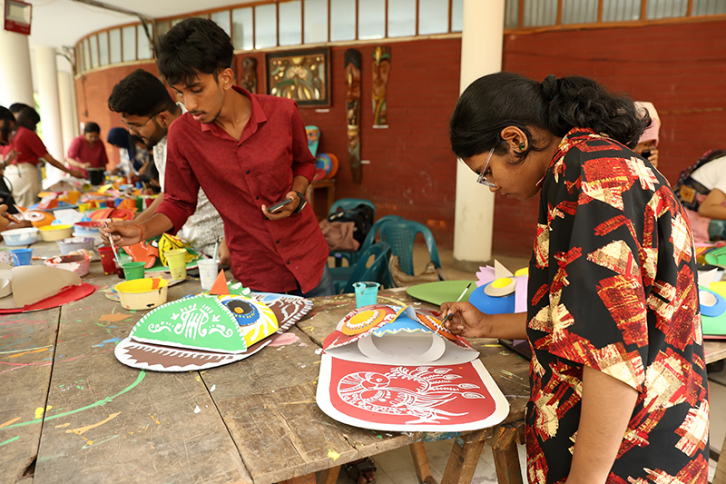 চারুকলায় বৈশাখী শোভাযাত্রার প্রস্তুতি