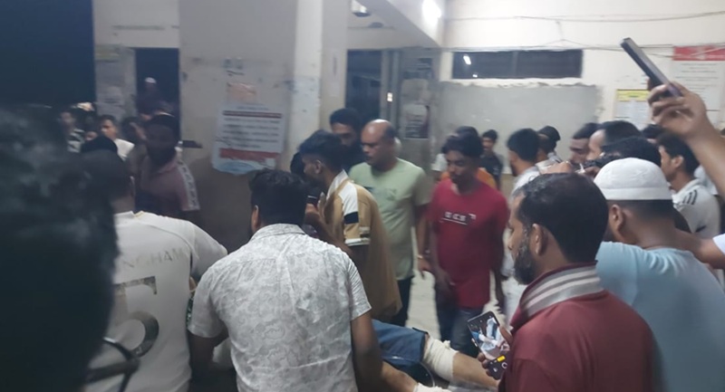 Jubo Dal leader stabbed by miscreants in Khulna