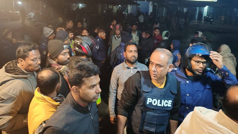 4 policemen injured in Awami League attack in Gaibandha